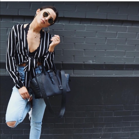 Striped tie front crop top - Picture 2 of 3